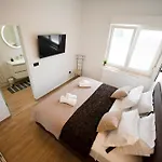 Apartment Lady D *