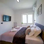 Lady D Apartment *
