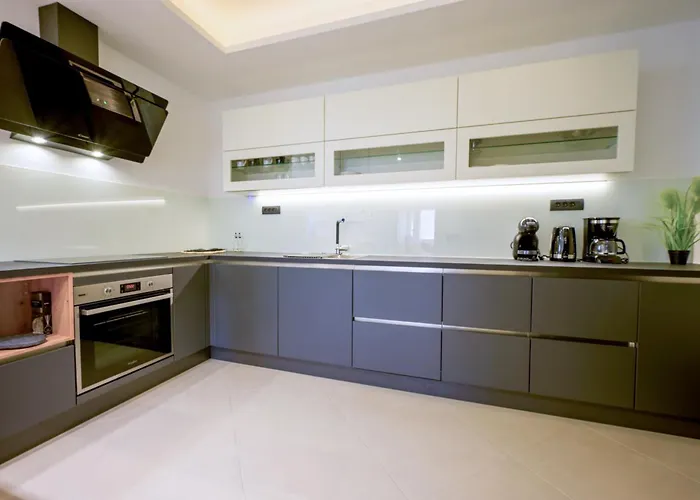 Lady D Betina (Sibenik-Knin)