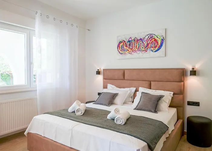 Lady D Betina (Sibenik-Knin)